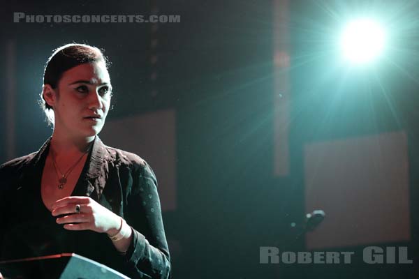 NADINE SHAH - 2014-03-22 - PARIS - CentQuatre - Salle 400 - 